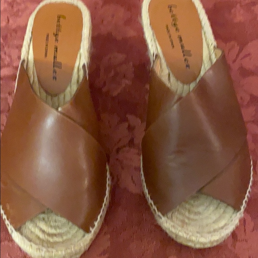 Wedged sandals